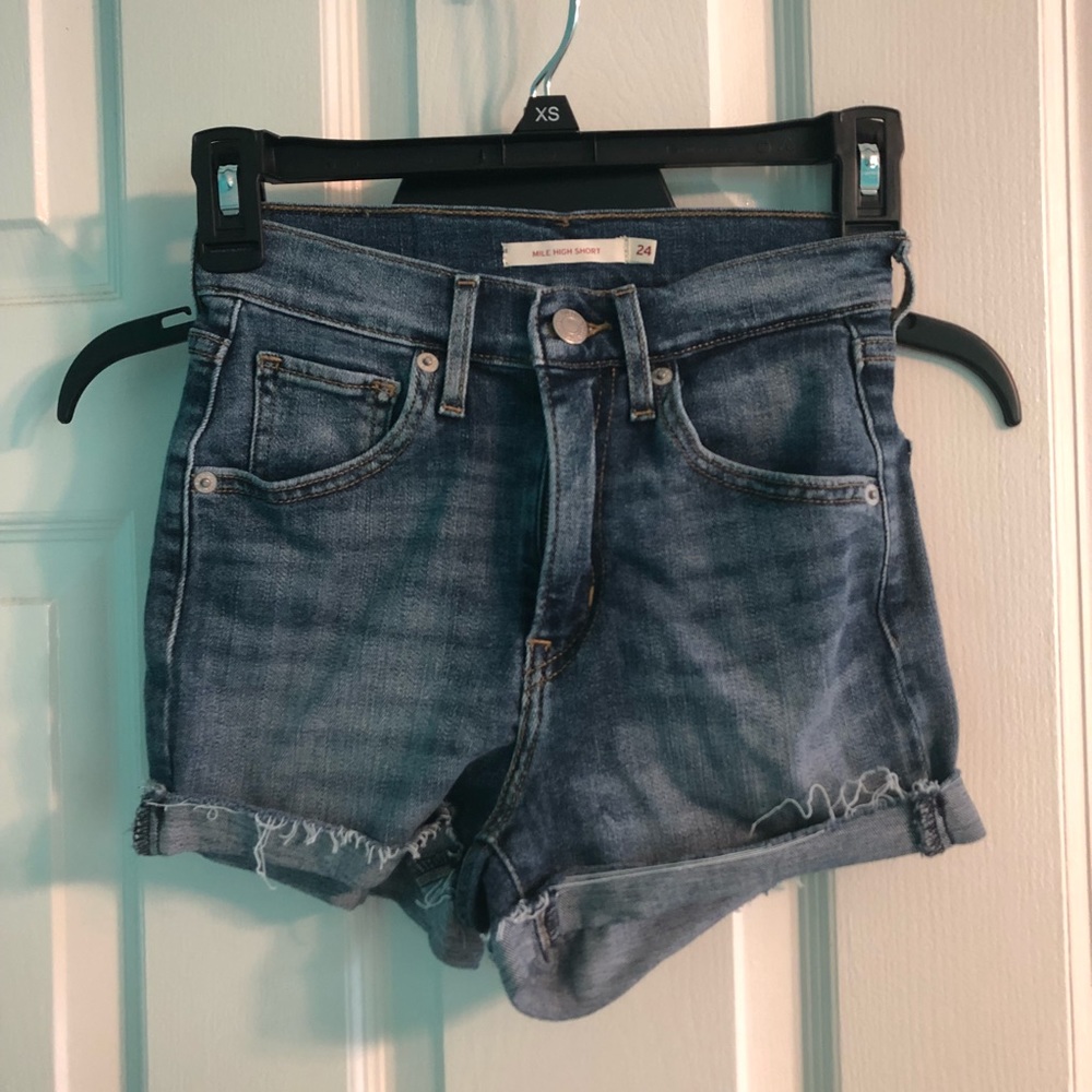 High waisted Levi’s shorts